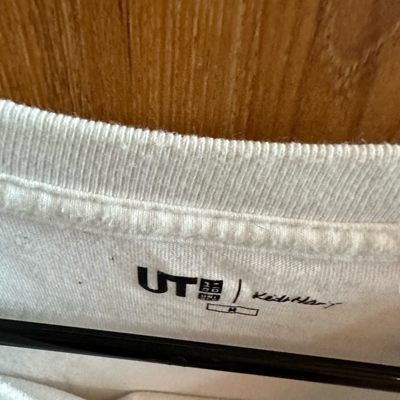 Uniqlo t-shirt - Picture 2 of 3